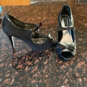 White House Black Market Stiletto Heals Size 9